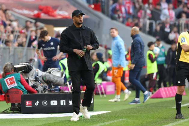 disappointment at head coach Vincent Kompany FC Bayern Muenchen after the goal for 2 3, FC Bayern Muenchen vs VfL Bochum, Fußball, 1 Bundesliga, 25 Spieltag, 08 03 2025 DFB regulations prohibit any use of photographs as image sequences and or quasi video Muenchen Bayern Germany Copyright: xkolbert-press ChristianxKolbertx