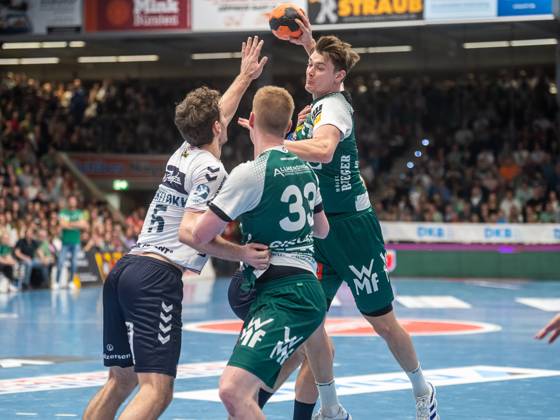 Oskar Sunnefeldt Frisch Auf Goeppingen, 27 throws from the back, Frisch Auf Goeppingen vs SG Flensburg Handewitt, Handball, 1 Bundesliga, Men, Season 2024 2025, 08 03 2025, Frisch Auf Goeppingen vs SG Flensburg Handewitt, Handball, 1 Bundesliga, Men, Season 2024 2025, 08 03 2025 Goeppingen Copyright: xMichaelxSchmidt Eibner-Pressefotx EP_MST