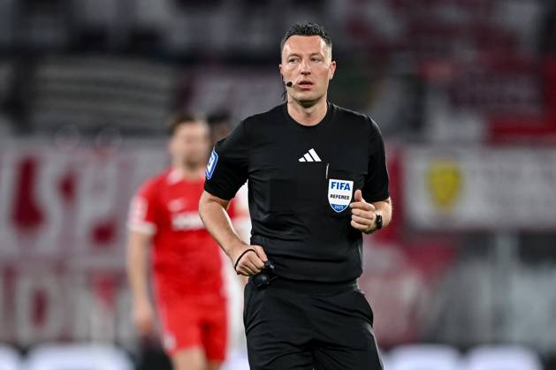 Referee Sven Jablonski Looks on during the Bundesliga match between SC Freiburg and RB Leipzig, Europa Park Stadium on March 08, 2025 in Freiburg, Germany Photo by Harry Langer DeFodi Images Referee Sven Jablonski Looks on during the Bundesliga match between SC Freiburg and RB Leipzig at Europa Park Stadium on March 8, 2025 in Freiburg, Germany Photo by Harry Langer DeFodi Images DFL regulations prohibit any use of photographs as image sequences and or quasi video Photo by Harry Langer DeFodi Images DFL regulations prohibit any use of photographs as image sequences and or quasi video