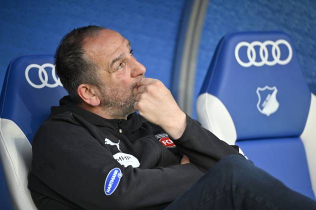 before the start of the match Coach Frank Schmidt 1 FC Heidenheim 1846 FCH sits on the bench pensively TSG 1899 Hoffenheim vs 1 FC Heidenheim 1846 FCH 09 03 2025 DFL REGULATIONS PROHIBIT ANY USE OF PHOTOGRAPHS AS IMAGE SEQUENCES AND OR QUASI VIDEO TSG 1899 Hoffenheim vs 1 FC Heidenheim 1846 FCH