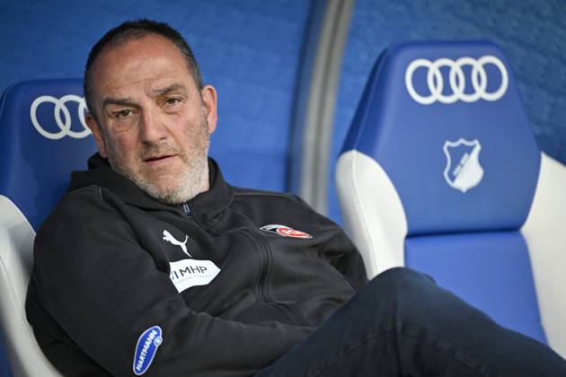 before the start of the match Coach Frank Schmidt 1 FC Heidenheim 1846 FCH sits on the bench TSG 1899 Hoffenheim vs 1 FC Heidenheim 1846 FCH 09 03 2025 DFL REGULATIONS PROHIBIT ANY USE OF PHOTOGRAPHS AS IMAGE SEQUENCES AND OR QUASI VIDEO TSG 1899 Hoffenheim vs 1 FC Heidenheim 1846 FCH