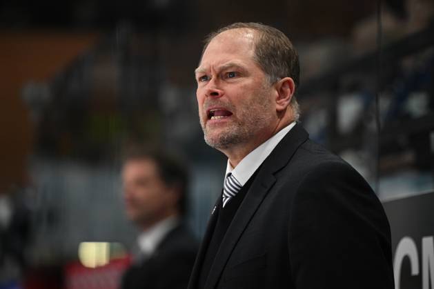 Steve Walker Schwenninger Wild Wings Head Coach Schwenninger Wild Wings vs Nuernberg Ice Tigers, DEL, PlayOff, PlayOff Game 2, Season 2024 2025, 11 03 2025 Schwenninger Wild Wings vs Nuernberg Ice Tigers, DEL, PlayOff, PlayOff Game 2, Season 2024 2025, 11 03 2025 Schwenningen Copyright: xEibner-Pressefoto SvenxLaeglerx EP_SVL