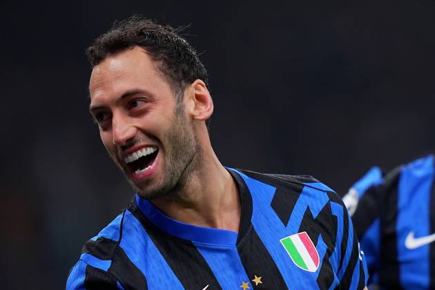 Inter Milan s Hakan Calhanoglu celebrates after scoring 2-0 during the Uefa Champions League soccer match between Inter and Feyenoord at the San Siro Stadium in Milan, north Italy - Tuesday , March 11 , 2025. - Soccer .  Copyright: xSpada LaPressex