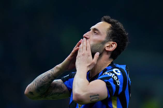 Sport Bilder des Tages Inter Milan s Hakan Calhanoglu celebrates after scoring 2-0 during the Uefa Champions League soccer match between Inter and Feyenoord at the San Siro Stadium in Milan, north Italy - Tuesday , March 11 , 2025. - Soccer .  Copyright: xSpada LaPressex