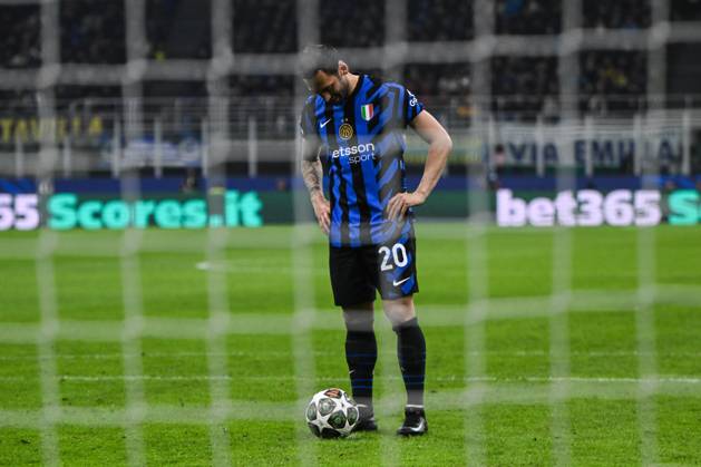 Hakan Calhanoglu of FC Internazionale scores a penalty during the UEFA Champions League round of 16 second leg match between Inter FC Internazionale and Feyenoord Rotterdam, on 10 of March 2025, at Giuseppe Meazza San Siro Siro stadium in Milan, Italy Copyright: xTizianoxBallabio IPAxSportx xipa-agency.netx xx IPA_55225028 IPA_Agency_IPA55225028