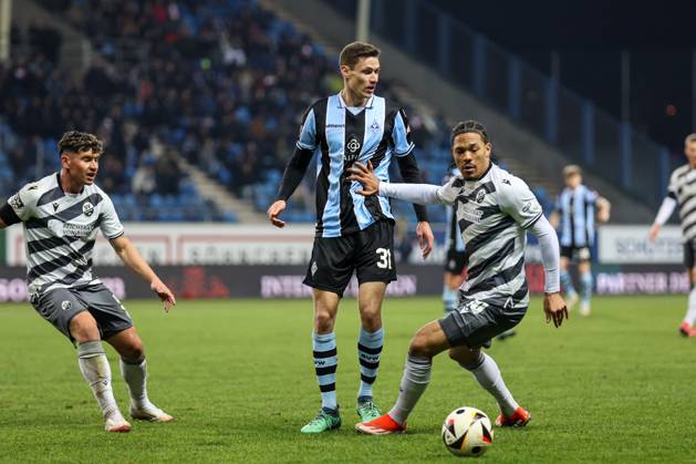 Maximilian Thalhammer SV Waldhof Mannheim, 31 and Justin Butler SV Sandhausen, No 10 at SV Waldhof Mannheim SV Sandhausen on 12 03 25 at Carl Benz Stadion, Mannheim xamx Photo Alfio Marino Copyright:
