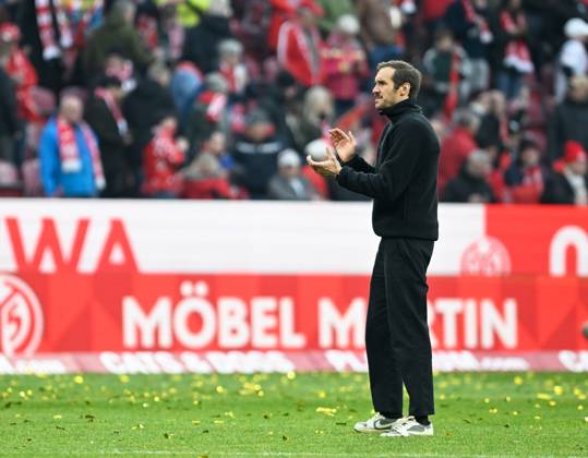 Soccer Bundesliga Season 2024 2025 Mewa Arena Mainz 15 03 2025 1 FSV Mainz 05 mz FC Freiburg fr 2 2 Coach Julian SCHUSTER SC Freiburg thanks the fans DFL REGULATIONS PROHIBIT ANY USE OF PHOTOGRAPHS AS IMAGE SEQUENCES AND OR QUASI VIDEO EDITORIAL USE ONLY NATIONAL AND INTERNATIONAL NEWS AGENCIES OUT Soccer Bundesliga 1 FSV Mainz 05