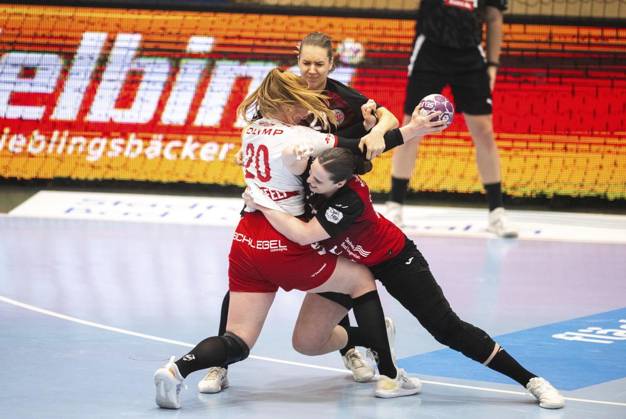 HANDBALL WOMEN 1 BUNDESLIGA 19 GAME DAY THC HB LUDWIGSBURG FOR EDITORIAL PURPOSES ONLY p 15 03 2025 Bad Langensalza Handball Women 1 Bundesliga Women Season 2024 2025 Salzhalle 19 Matchday Thüringer HC HB Ludwigsburg in photo Sofia Hvenfelt 20 HB Ludwigsburg in duel with Josefine Hanfland 57 Thüringer HC and Kerstin Kündig 27 Thüringer HC Germany Thueringen Bad Langensalza Copyright SaschaxFromm Copyright: SaschaxFromm doc7zs34g132nmogijznm0 ,EDITORIAL USE ONLY Copyright: SaschaxFromm