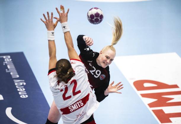 HANDBALL WOMEN 1 BUNDESLIGA 19 GAME DAY THC HB LUDWIGSBURG FOR EDITORIAL PURPOSES ONLY p 15 03 2025 Bad Langensalza Handball Women 1 Bundesliga Women Season 2024 2025 Salzhalle 19 Matchday Thüringer HC HB Ludwigsburg in photo Johanna Reichert 29 Thüringer HC in duel with Xenia Smits 22 HB Ludwigsburg Germany Thuringia Bad Langensalza Copyright SaschaxFromm Copyright: SaschaxFromm doc7zs34huxu4i8w9ss6d7 ,EDITORIAL USE ONLY Copyright: SaschaxFromm