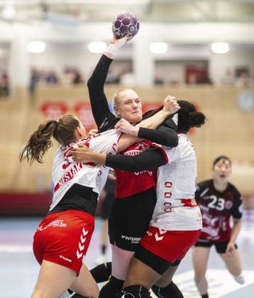 HANDBALL WOMEN 1 BUNDESLIGA 19 GAME DAY THC HB LUDWIGSBURG FOR EDITORIAL PURPOSES ONLY p 15 03 2025 Bad Langensalza Handball Women 1 Bundesliga Women Season 2024 2025 Salzhalle 19 Matchday Thüringer HC HB Ludwigsburg in photo Johanna Reichert 29 Thüringer HC in duel with Kaba Gassama Cissokho 4 HB Ludwigsburg and Guro Nestaker 33 HB Ludwigsburg Germany Thueringen Bad Langensalza Copyright SaschaxFromm Copyright: SaschaxFromm doc7zs3e3jbf0ixxtr38xg ,EDITORIAL USE ONLY Copyright: SaschaxFromm