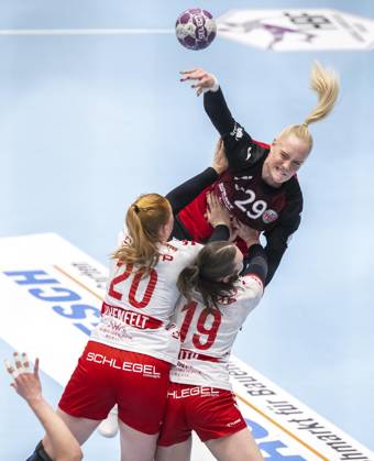 HANDBALL WOMEN 1 BUNDESLIGA 19 GAME DAY THC HB LUDWIGSBURG FOR EDITORIAL PURPOSES ONLY p 15 03 2025 Bad Langensalza Handball Women 1 Bundesliga Women Season 2024 2025 Salzhalle 19 Matchday Thuringian HC HB Ludwigsburg in photo Johanna Reichert 29 Thuringian HC in duel with Anne With Johansen 19 HB Ludwigsburg and Sofia Hvenfelt 20 HB Ludwigsburg Germany Thuringia Bad Langensalza Copyright SaschaxFromm Copyright: SaschaxFromm doc7zs9ibxwmugpaamlmab ,EDITORIAL USE ONLY Copyright: SaschaxFromm