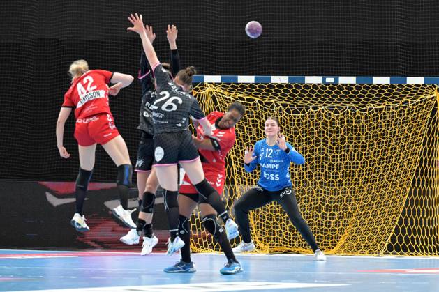 Marie Kristin Weiss TusSies Metzingen, 12 in goal against Jenny Carlson HB Ludwigsburg, 42 HB Ludwigsburg vs TusSies Metzingen, Handball, HBF, 20 League matchday, Season 2024 2025, 19 03 2025 HB Ludwigsburg vs TusSies Metzingen, Handball, HBF, 20 League matchday, Season 2024 2025, 19 03 2025 Ludwigsburg Copyright: xEibner-Pressefoto TobiasxBaurx EP_TBR