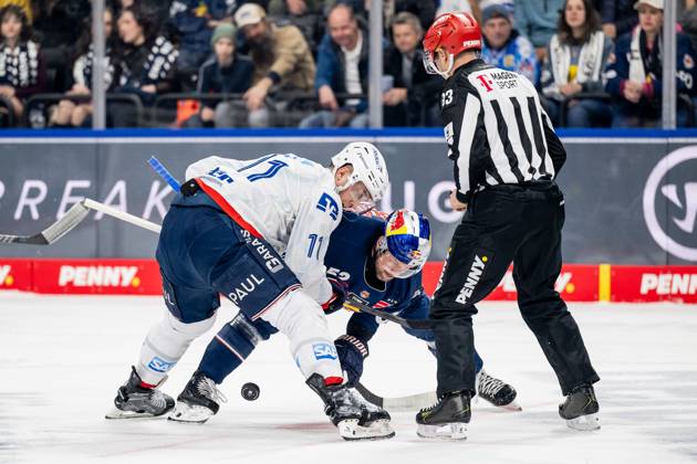 Linesperson David Tschirner executes a faceoff between Patrick Hager EHC Red Bull Muenchen, 52 and Kristian Reichel Adler Mannheim, 11 GER, EHC Red Bull Muenchen vs Adler Mannheim, Ice Hockey, DEL, Playoffs, Quarterfinals Game 2, 2024 2025 Season, 19 03 2025 GER, EHC Red Bull Muenchen vs Adler Mannheim, Ice Hockey, DEL, Playoffs, Quarterfinals Game 2, 2024 2025 Season, 19 03 2025 Muenchen Copyright: xEibner-Pressefoto HeikexFeinerx EP_HFR