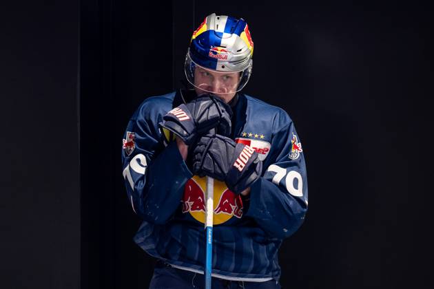 Maximilian Daubner EHC Red Bull Muenchen, 70 concentrated in the players tunnel GER, EHC Red Bull Muenchen vs Adler Mannheim, ice hockey, DEL, playoffs, quarter-final game 2, 2024 2025 season, 19 03 2025 GER, EHC Red Bull Muenchen vs Adler Mannheim, ice hockey, DEL, playoffs, quarter-final game 2, 2024 2025 season, 19 03 2025 Muenchen Copyright: xEibner-Pressefoto HeikexFeinerx EP_HFR