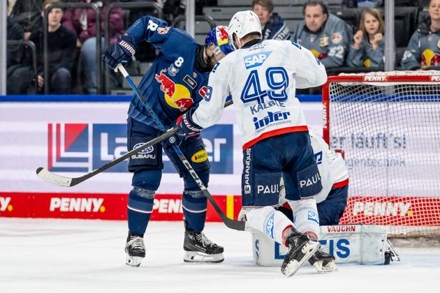 Tobias Rieder EHC Red Bull Muenchen, 8 missed against Arno Tiefensee goalie, Adler Mannheim, 30 and Lukas Kaelble Adler Mannheim, 49 GER, EHC Red Bull Muenchen vs Adler Mannheim, ice hockey, DEL, playoffs, quarterfinals game 4, season 2024 2025, 23 03 2025 GER, EHC Red Bull Muenchen vs Adler Mannheim, ice hockey, DEL, playoffs, quarterfinals game 4, season 2024 2025, 23 03 2025 Muenchen Copyright: xEibner-Pressefoto HeikexFeinerx EP_HFR