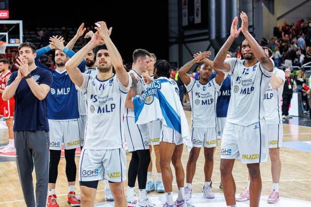 Bamberg Baskets vs MLP Academics Heidelberg , Basketball, easyCredit BBL, 25 Matchday, 23 03 2025 Bamberg Baskets vs MLP Academics Heidelberg , Basketball, easyCredit BBL, 25 Matchday, 23 03 2025 Bamberg, team, cheers, positive emotions, positive emotion, end of game, Bamberg Baskets vs MLP Academics Heidelberg Copyright: xEibner-Pressefoto G.xSantemizx EP_EER