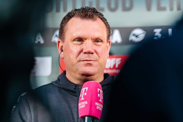 Uwe Koschinat Rot Weiss Essen, Head Coach in an interview with Magenta Sport GER, SC Verl vs Rot Weiss Essen, Football, 3 Liga, Matchday 30, Season 2024 2025, 28 03 2025 DFL Regulations prohibit any use of photographers as image sequences and or quasi video GER, SC Verl vs Rot Weiss Essen, Football, 3 Liga, Matchday 30, Season 2024 2025, 28 03 2025 Verl Copyright: xEibner-Pressefoto JanxRollingerx EP_JSK