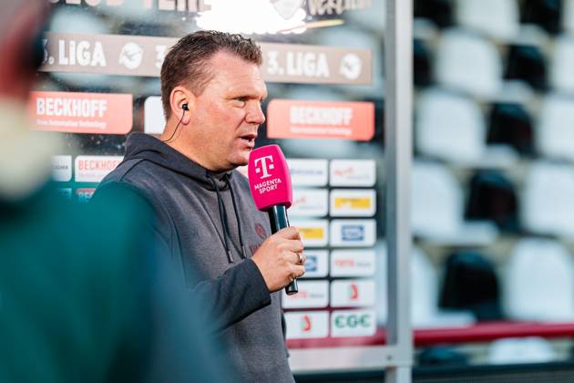 Uwe Koschinat Rot Weiss Essen, Head Coach in an interview with Magenta Sport GER, SC Verl vs Rot Weiss Essen, Football, 3 Liga, Matchday 30, Season 2024 2025, 28 03 2025 DFL Regulations prohibit any use of photographers as image sequences and or quasi video GER, SC Verl vs Rot Weiss Essen, Football, 3 Liga, Matchday 30, Season 2024 2025, 28 03 2025 Verl Copyright: xEibner-Pressefoto JanxRollingerx EP_JSK
