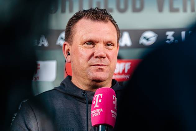 Uwe Koschinat Rot Weiss Essen, Head Coach in an interview with Magenta Sport GER, SC Verl vs Rot Weiss Essen, Football, 3 Liga, Matchday 30, Season 2024 2025, 28 03 2025 DFL Regulations prohibit any use of photographers as image sequences and or quasi video GER, SC Verl vs Rot Weiss Essen, Football, 3 Liga, Matchday 30, Season 2024 2025, 28 03 2025 Verl Copyright: xEibner-Pressefoto JanxRollingerx EP_JSK