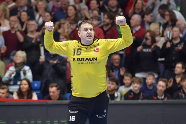 Cheers for Nebojsa Simic Goalkeeper MT Melsungen 16 , GER, MT Melsungen THW Kiel, Handball, 1 Bundesliga, 24 Matchday, Season 2024 2025, 29 03 2025, GER, MT Melsungen THW Kiel, Handball, 1 Bundesliga, 24 Matchday, Season 2024 2025, 29 03 2025 Kassel Copyright: xEibner-Pressefotox xRolandxSippelx EP_RSL