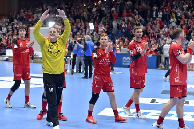 Cheers, joy after the win Nebojsa Simic Goalkeeper MT Melsungen 16 , Timo Kastening MT Melsungen 73 , Jonathan Svensson MT Melsungen 28 , Elvar Oern Jonsson MT Melsungen 19 L R , GER, MT Melsungen THW Kiel, Handball, 1 Bundesliga, 24 Matchday, Season 2024 2025, 29 03 2025, GER, MT Melsungen THW Kiel, Handball, 1 Bundesliga, 24 Matchday, Season 2024 2025, 29 03 2025 Kassel Copyright: xEibner-Pressefotox xRolandxSippelx EP_RSL