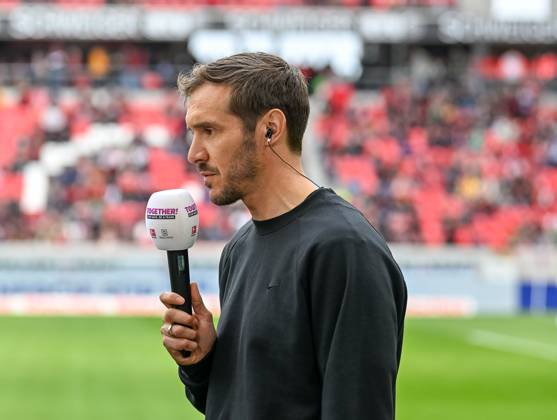 Julian Schuster SC Freiburg, Coach in TV Interview on DAZN GER, SC Freiburg 1 FC Union Berlin, Football, Bundesliga, Matchday 27, Season 2024 2025, 30 03 2025 DFL DFB REGULATES PROHIBIT ANY USE OF PHOTOGRAPHS AS IMAGE SEQUENCES AND OR QUASI VIDEO GER, SC Freiburg 1 FC Union Berlin, Football, Bundesliga, Matchday 27, Season 2024 2025, 30 03 2025 Freiburg Copyright: xEibner-Pressefoto ThomasxHessx EP_THS