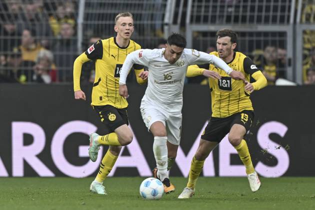 v li fighting for the ball Maximilian Beier Dortmund 14 Nadiem Amiri Mainz 18 Pascal Groß Dortmund 13 30 03 2025 Football Borussia Dortmund vs 1 FSV Mainz 05, Signal Iduna Park, Dortmund, DFB DFL REGULATIONS PROHIBIT ANY USE OF PHOTOGRAPHS AS IMAGE SEQUENCES AND OR QUASI VIDEO Copyright: xpepphotox xHorstxMauelshagenx pep00321, pep_20250330_hm_12935