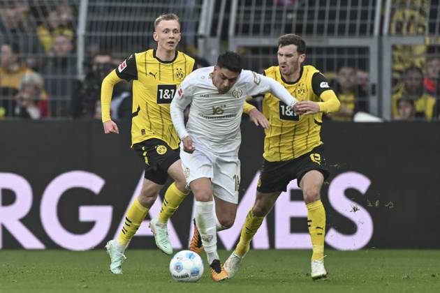 v li fighting for the ball Maximilian Beier Dortmund 14 Nadiem Amiri Mainz 18 Pascal Groß Dortmund 13 30 03 2025 Football Borussia Dortmund vs 1 FSV Mainz 05, Signal Iduna Park, Dortmund, DFB DFL REGULATIONS PROHIBIT ANY USE OF PHOTOGRAPHS AS IMAGE SEQUENCES AND OR QUASI VIDEO Copyright: xpepphotox xHorstxMauelshagenx pep00321, pep_20250330_hm_12936