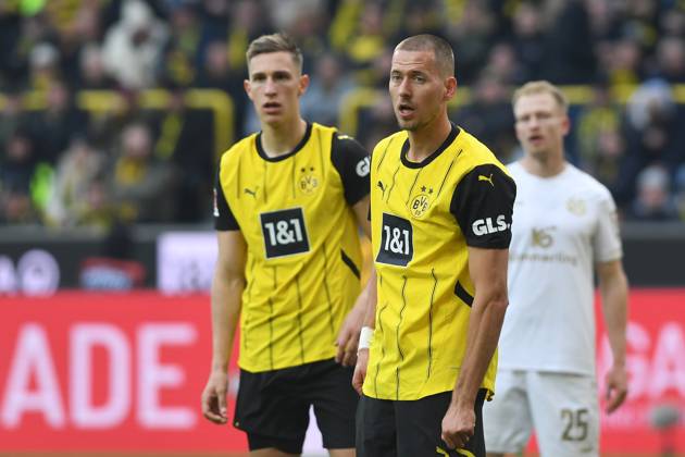 Nico Schlotterbeck Borussia Dortmund and Waldemar Anton Borussia Dortmund look on during the Bundesliga match between Borussia Dortmund and 1 FSV Mainz 05, SIGNAL IDUNA PARK on March 30, 2025 in Dortmund, Germany, Germany Photo by Ralf Treese DeFodi Images Nico Schlotterbeck Borussia Dortmund and Waldemar Anton Borussia Dortmund look on during the Bundesliga match between Borussia Dortmund and 1 FSV Mainz 05 at Signal Iduna Park on March 30, 2025 in Dortmund, Germany Photo by Ralf Treese DeFodi Images DFL regulations prohibit any use of photographs as image sequences and or quasi video Photo by Ralf Treese DeFodi Images