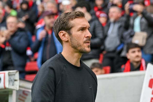 Julian Schuster SC Freiburg, Coach with neutral emotion Mimic GER, SC Freiburg 1 FC Union Berlin, Football, Bundesliga, Matchday 27, Season 2024 2025, 30 03 2025 DFL DFB REGULATIONS PROHIBIT ANY USE OF PHOTOGRAPHS AS IMAGE SEQUENCES AND OR QUASI VIDEO GER, SC Freiburg 1 FC Union Berlin, Football, Bundesliga, Matchday 27, Season 2024 2025, 30 03 2025 Freiburg Copyright: xEibner-Pressefoto ThomasxHessx EP_THS