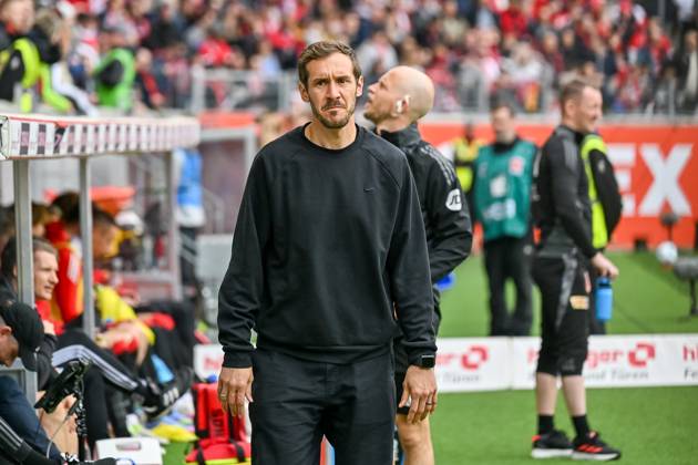 Julian Schuster SC Freiburg, Coach with neutral emotion Mimic GER, SC Freiburg 1 FC Union Berlin, Football, Bundesliga, Matchday 27, Season 2024 2025, 30 03 2025 DFL DFB REGULATIONS PROHIBIT ANY USE OF PHOTOGRAPHS AS IMAGE SEQUENCES AND OR QUASI VIDEO GER, SC Freiburg 1 FC Union Berlin, Football, Bundesliga, Matchday 27, Season 2024 2025, 30 03 2025 Freiburg Copyright: xEibner-Pressefoto ThomasxHessx EP_THS