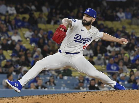 Los Angeles Dodgers closing pitcher Tanner Scott winds up to deliver in the ninth inning against the Atlanta Braves at Dodger Stadium in Los Angeles on Tuesday, April 1, 2025. The Dodgers defeated the Braves 3-1. LAP2025040133 JIMxRUYMEN