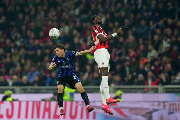 Inter MilanÕs Nicolo Barella . fights for the ball with AC Milan s Tammy Abraham during the Italy Cup Frecciarossa soccer match between Milan and Inter at San Siro Stadium in Milan , North Italy - Wednesday April 02 , 2025 . - Soccer .  Copyright: xSpada LaPressex