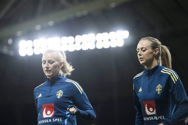 250403 Stina Blackstenius and Amanda Ilestedt of the Swedish women s national football team at a training session ahead of the Women s Nations League on April 3, 2025 in Stockholm Photo Maxim ThorÃ BILDBYRAN kod MT MT0791 fotboll football soccer fotball nations league uefa womens nations league träning practice training sverige sweden dam bbeng  Copyright: MAXIMxTHORE BB250403MT010