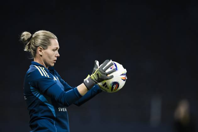 250403 Goalkeeper Jennifer Falk of the Swedish women s national football team at a training session ahead of the Women s Nations League on April 3, 2025 in Stockholm Photo Maxim ThorÃ BILDBYRAN kod MT MT0791 fotboll football soccer fotball nations league uefa womens nations league träning practice training sverige sweden dam bbeng  Copyright: MAXIMxTHORE BB250403MT027