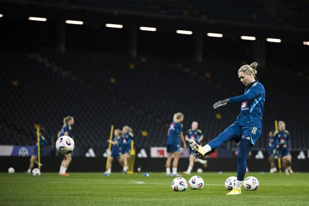 250403 Goalkeeper Jennifer Falk of the Swedish women s national football team at a training session ahead of the Women s Nations League on April 3, 2025 in Stockholm Photo Maxim ThorÃ BILDBYRAN kod MT MT0791 fotboll football soccer fotball nations league uefa womens nations league träning practice training sverige sweden dam bbeng  Copyright: MAXIMxTHORE BB250403MT030