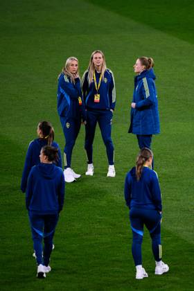 250404 Stina Blackstenius and Amanda Ilestedt of Sweden ahead of the UEFA Women s Nations League football match between Sweden and Italy on April 4, 2025 in Stockholm Photo Simon Hastegard BILDBYRAN code SH EW0513 fotboll football soccer fotball nations league uefa womens nations league sverige sweden italien italy dam bbeng Copyright: SIMONxHASTEGARD BB250404SH008