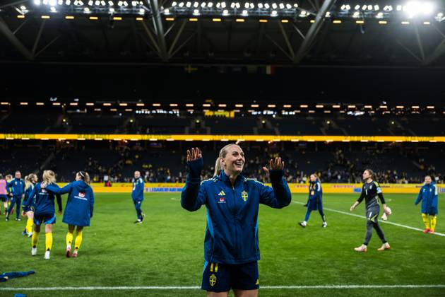 250404 Stina Blackstenius of Sweden celebrates after the UEFA Women s Nations League football match between Sweden and Italy on April 4, 2025 in Stockholm Photo Maxim Thore BILDBYRAN kod MT EW0513 fotboll football soccer fotball nations league uefa womens nations league sverige sweden italien italy dam bbeng bbauto jubel Copyright: MAXIMxTHORE BB250404MT104