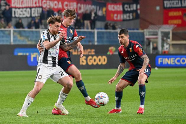 Genoa™s Morten Frendrup fights for the ball with Udinese™s Iker Bravo during the Serie A soccer match between Genoa and Udinese at the Luigi Ferraris Stadium in Genoa, Italy - Friday, April 04, 2025. - Soccer . Copyright: xTanoxPecoraro LaPressex