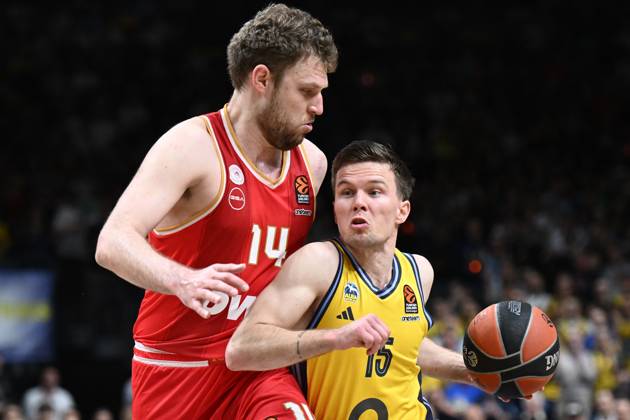Martin Hermannsson ALBA Berlin, 15 GER, ALBA Berlin v Olympiacos Piraeus, basketball, EuroLeague, 2024 2025 season, 33 Matchday, 04 04 2025 GER, ALBA Berlin v Olympiacos Piraeus, basketball, EuroLeague, 2024 2025 season, 33 Matchday, 04 04 2025 Berlin Copyright: xEibner-Pressefoto RyanxSleimanx EP_RSN