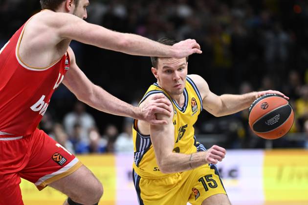 Martin Hermannsson ALBA Berlin, 15 GER, ALBA Berlin v Olympiacos Piraeus, basketball, EuroLeague, 2024 2025 season, 33 Matchday, 04 04 2025 GER, ALBA Berlin v Olympiacos Piraeus, basketball, EuroLeague, 2024 2025 season, 33 Matchday, 04 04 2025 Berlin Copyright: xEibner-Pressefoto RyanxSleimanx EP_RSN