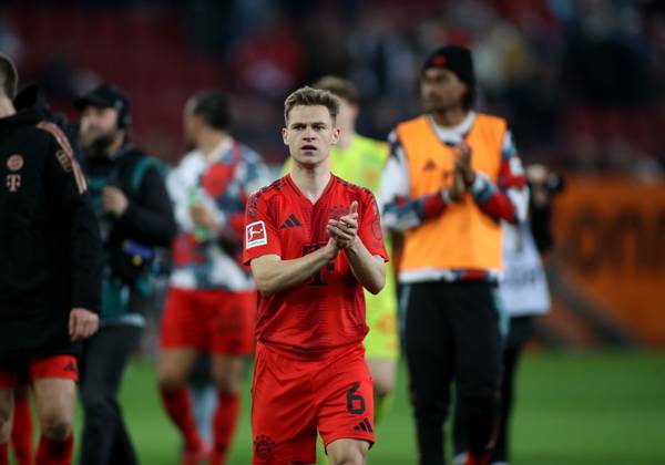 Football, Men, Season 2024 2025, FC Augsburg FC Bayern Munich, Bundesliga, WWK Arena Joshua Kimmich FC Bayern Munich claps, applauds, applause after the match DFL DFB regulations prohibit any use of photographs as image sequences and or quasi video