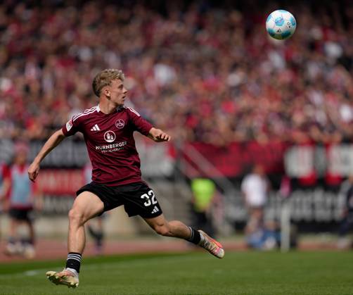Tim Janisch 1 FC Nuernberg, 32 GER, 1 FC Nuernberg vs Hamburger SV, 2 Bundesliga, 28 Matchday, Season 2024 2025, 05 04 2025 DFL REGULATIONS PROHIBIT ANY USE OF PHOTOGRAPHS AS IMAGE SEQUENCES AND OR QUASI VIDEO GER, 1 FC Nuernberg vs Hamburger SV, 2 Bundesliga, 28 Matchday, Season 2024 2025, 05 04 2025 Nuernberg Copyright: xEibner-Pressefoto ScottxColemanx EP_SCN