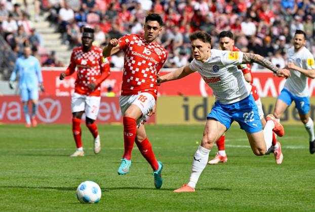 Soccer Bundesliga Season 2024 2025 Mewa Arena Mainz 05 04 2025 1 FSV Mainz 05 mz Holstein Kiel ki Nadiem AMIRI 1 FSV Mainz 05 , li Nicolai REMBERG Holstein Kiel DFL REGULATIONS PROHIBIT ANY USE OF PHOTOGRAPHS AS IMAGE SEQUENCES AND OR QUASI VIDEO EDITORIAL USE ONLY NATIONAL AND INTERNATIONAL NEWS AGENCIES OUT Soccer Bundesliga 1 FSV Mainz 05
