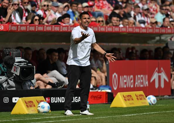 05 04 2025, xsltx, Soccer 1 Bundesliga, FSV Mainz 05 Holstein Kiel v l Marcel Rapp Head Coach Holstein Kiel DFL DFB REGULATIONS PROHIBIT ANY USE OF PHOTOGRAPHS as IMAGE SEQUENCES and or QUASI VIDEO