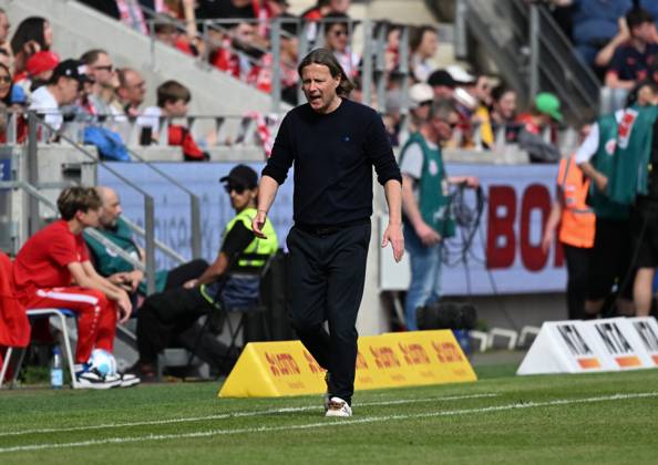 05 04 2025, xsltx, Soccer 1 Bundesliga, FSV Mainz 05 Holstein Kiel v l Bo Henriksen Head Coach 1 FSV Mainz 05 DFL DFB REGULATIONS PROHIBIT ANY USE OF PHOTOGRAPHS as IMAGE SEQUENCES and or QUASI VIDEO