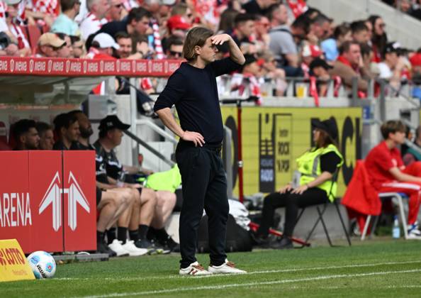 05 04 2025, xsltx, Soccer 1 Bundesliga, FSV Mainz 05 Holstein Kiel v l Bo Henriksen Head Coach 1 FSV Mainz 05 DFL DFB REGULATIONS PROHIBIT ANY USE OF PHOTOGRAPHS as IMAGE SEQUENCES and or QUASI VIDEO