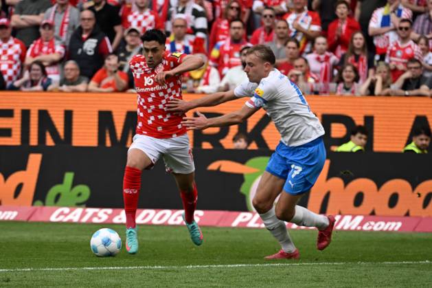 05 04 2025, xsltx, Soccer 1 Bundesliga, FSV Mainz 05 Holstein Kiel v l Nadem Amiri 1 FSV Mainz 05 , Timo Becker Holstein Kiel DFL DFB REGULATIONS PROHIBIT ANY USE OF PHOTOGRAPHS as IMAGE SEQUENCES and or QUASI VIDEO