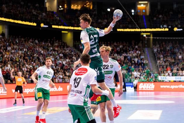 Oskar SUNNEFELDT FRISCH AUF Goeppingen, 27 scores a goal, Action, Goal throw TSV Hannover Burgdorf HAN vs FRISCH AUF Goeppingen FAG , Handball, Men, Daikin Handball Bundesliga HBL , 25 Matchday, Season 2024 2025, 06 04 2025 TSV Hannover Burgdorf HAN vs FRISCH AUF Goeppingen FAG , Handball, Men, Daikin Handball Bundesliga HBL , 25 Matchday, Season 2024 2025, 06 04 2025 Hannover Copyright: xEibnerxPressefoto OliverxSchmidtx EP_OST