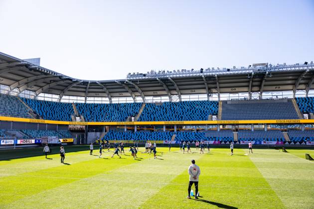 250407 Players of the Swedish women s national football team during a training session on April 7, 2025 in Gothenburg Photo Mathias Bergeld BILDBYRAN code MB MB1126 fotboll football soccer fotball nations league uefa womens nations league träning practice training sverige sweden dam bbeng  Copyright: MATHIASxBERGELD BB250407MB033